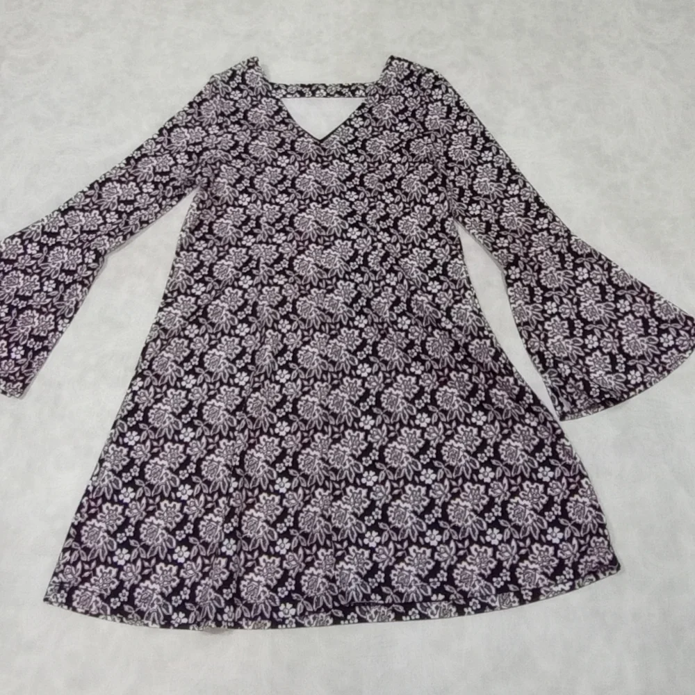 SIGNATURE ROBBIE BEE Black with Red Accents Floral Print Split Bell Slee… - Picture 9 of 9